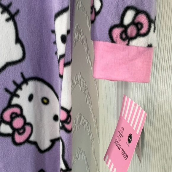 Hello Kitty Big Girls Hooded Costume
Print Fleece Pajama Sleeper Size L (10/12) - Picture 4 of 9